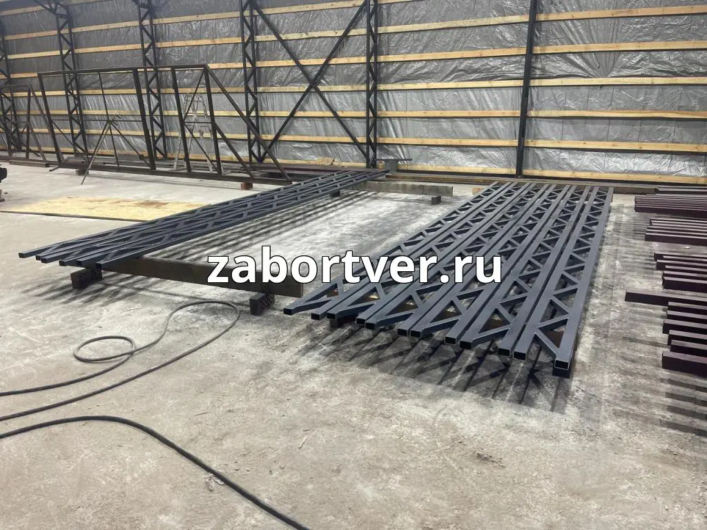 Прочные фермы из профильной трубы для навесов в Твери: изготовление и монтаж под ключ